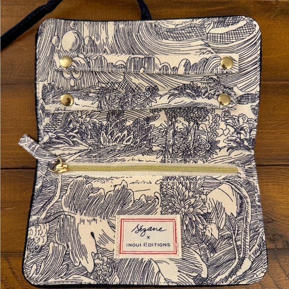 NWOT Sezane Dark Navy Velvet Jewelry Case - Picture 3 of 4